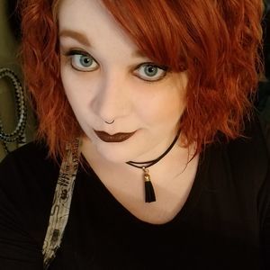 Meet your Posher, Demi